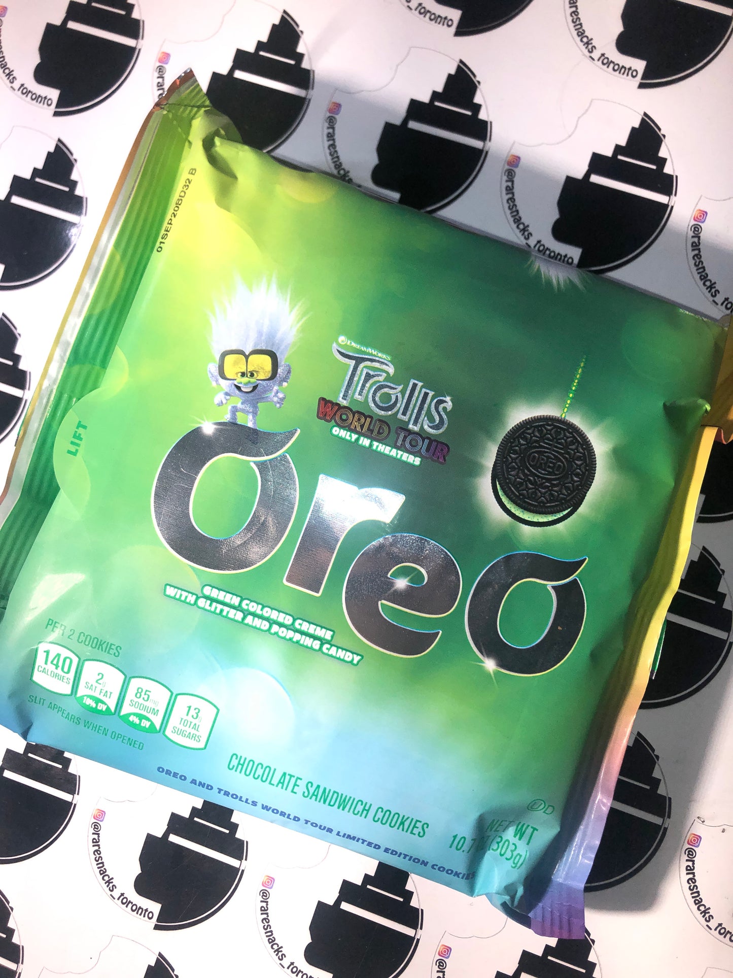Oreo Trolls Worldtour Chocolate Green Creme with Glitter and Popping Candy