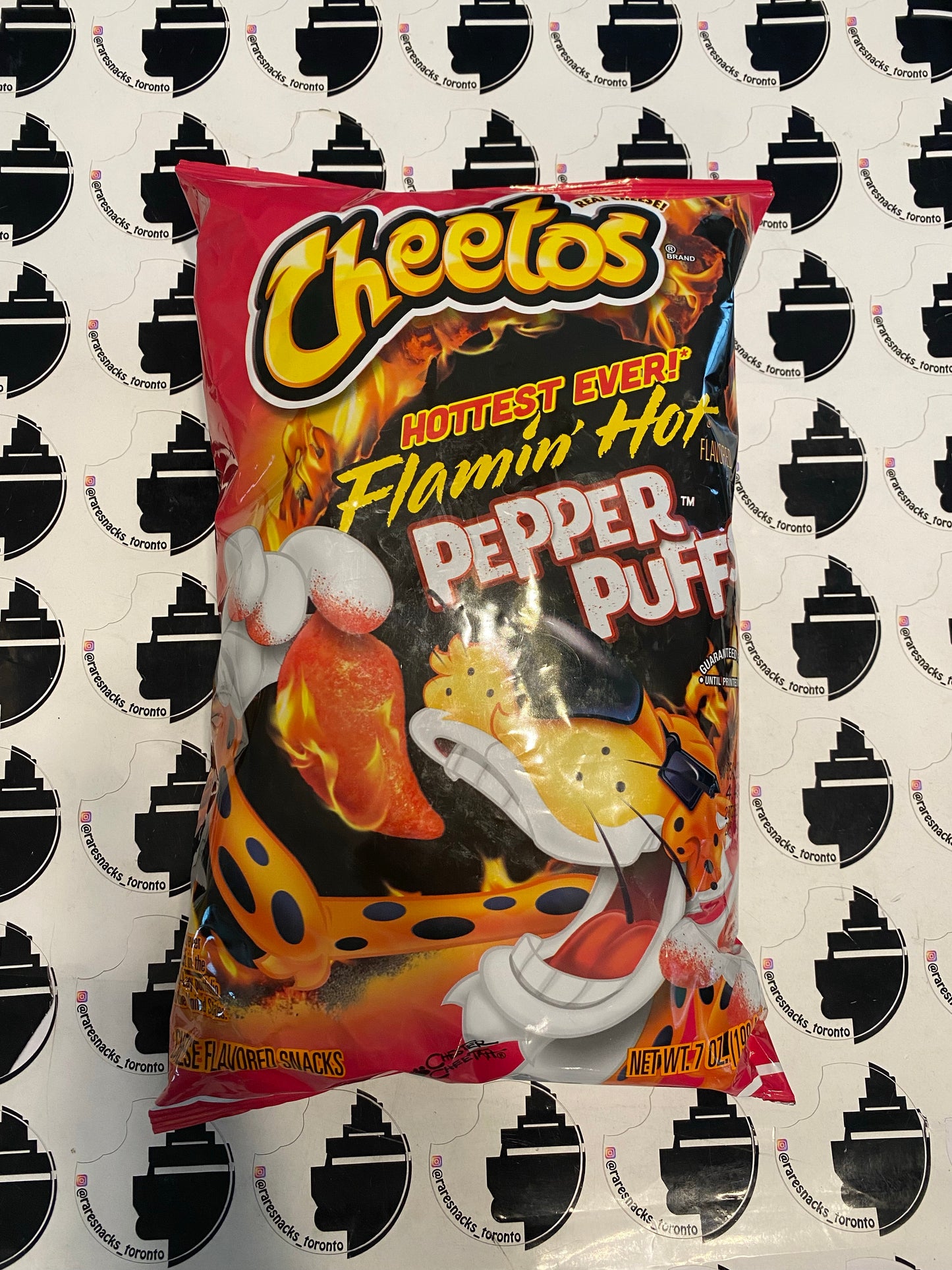 Cheetos Flamin’ Hot Pepper Puffs 198g
